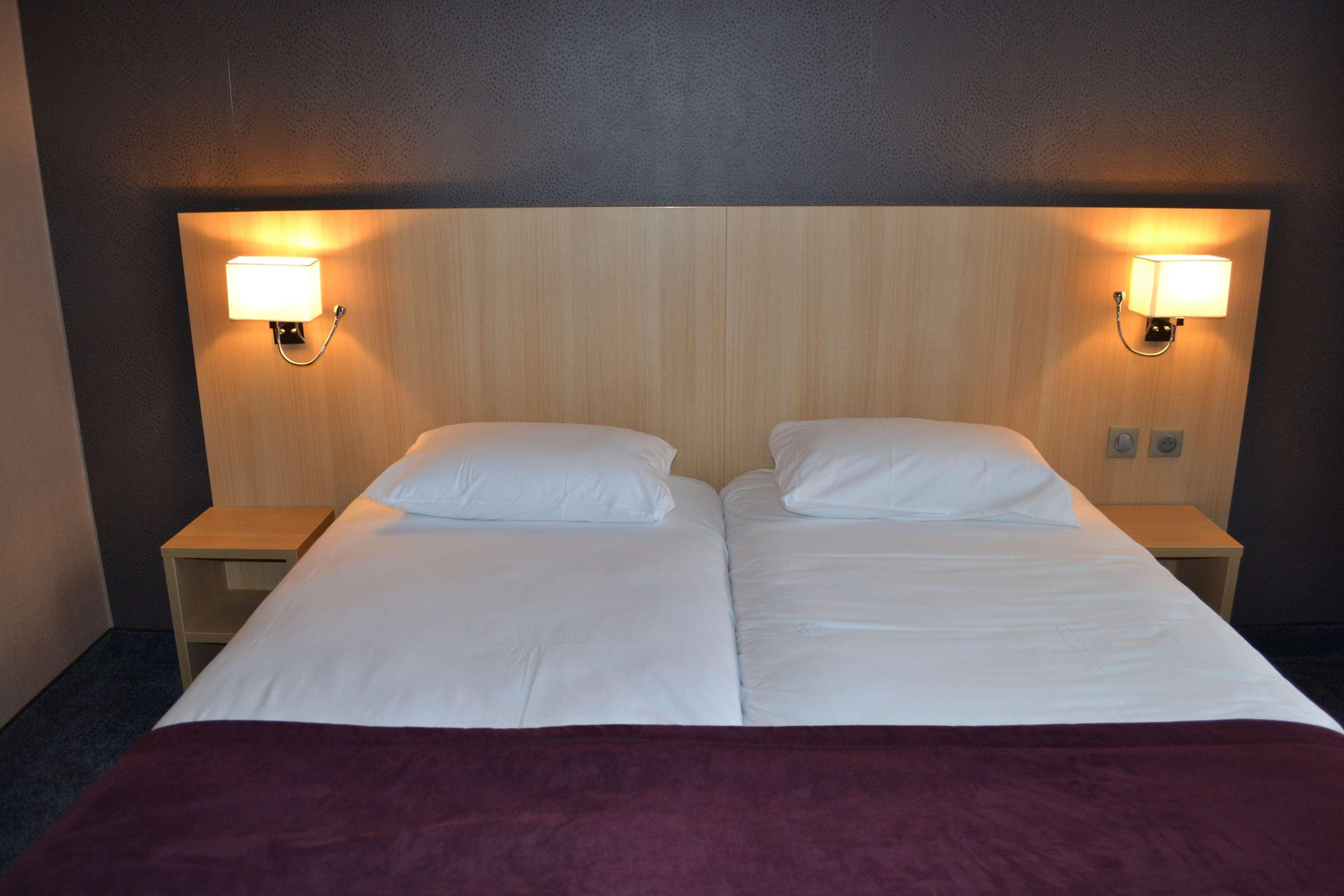 Hotel Europe And Spa Reims Bagian luar foto